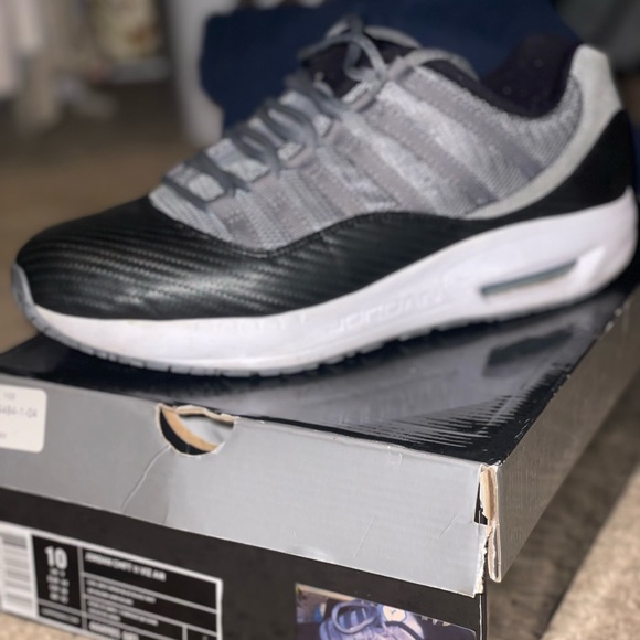 Jordan comfort 11 viz air. Size 10. Like new condition. - Picture 6 of 8